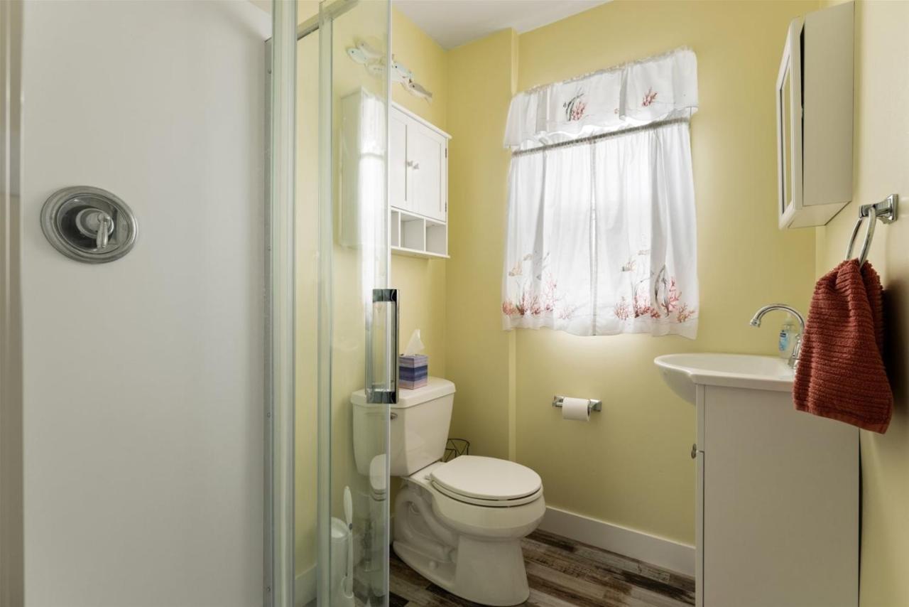Newly Renovated 4 Bedroom Home Only 2 Blocks From The Beach! Вілдвуд Екстер'єр фото