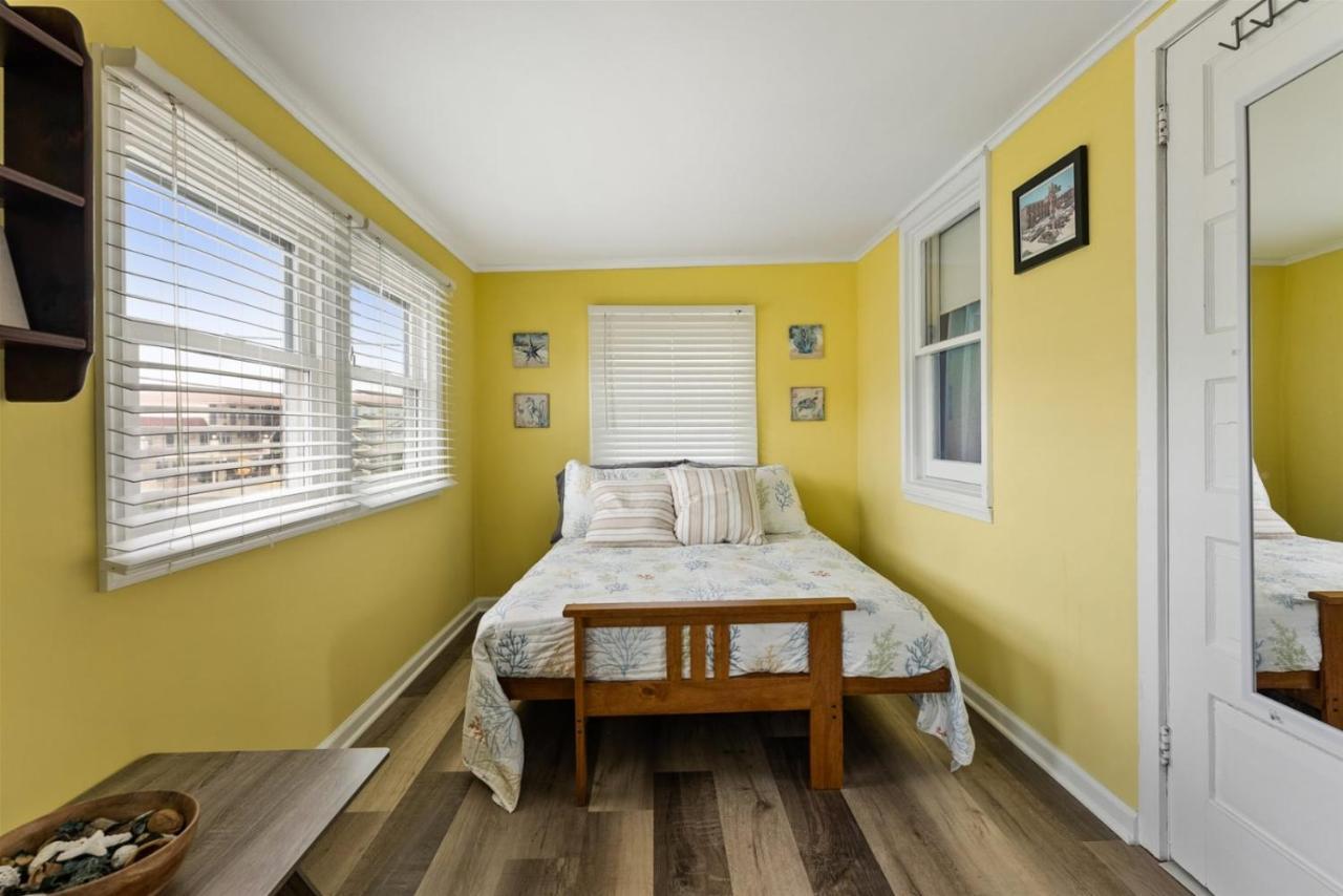 Newly Renovated 4 Bedroom Home Only 2 Blocks From The Beach! Вілдвуд Екстер'єр фото