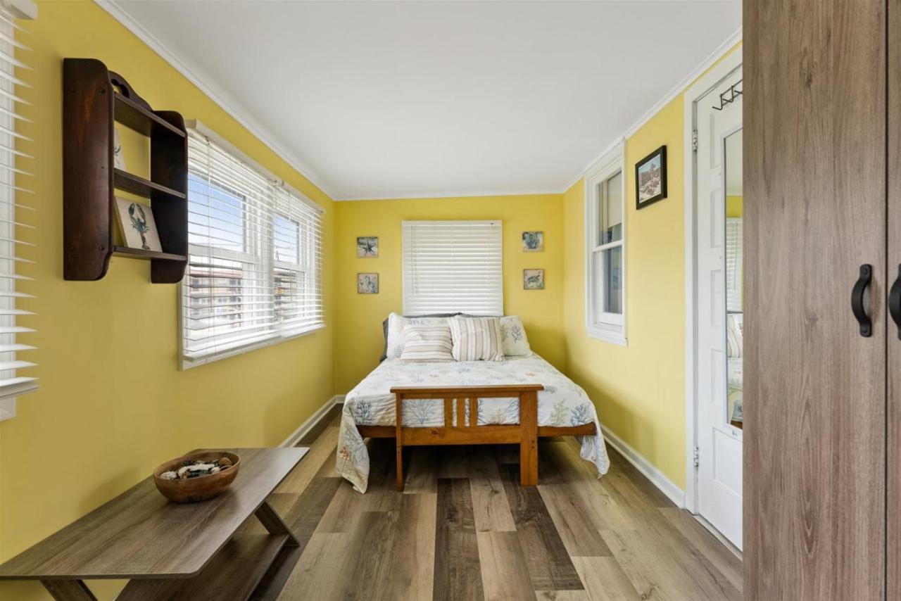 Newly Renovated 4 Bedroom Home Only 2 Blocks From The Beach! Вілдвуд Екстер'єр фото